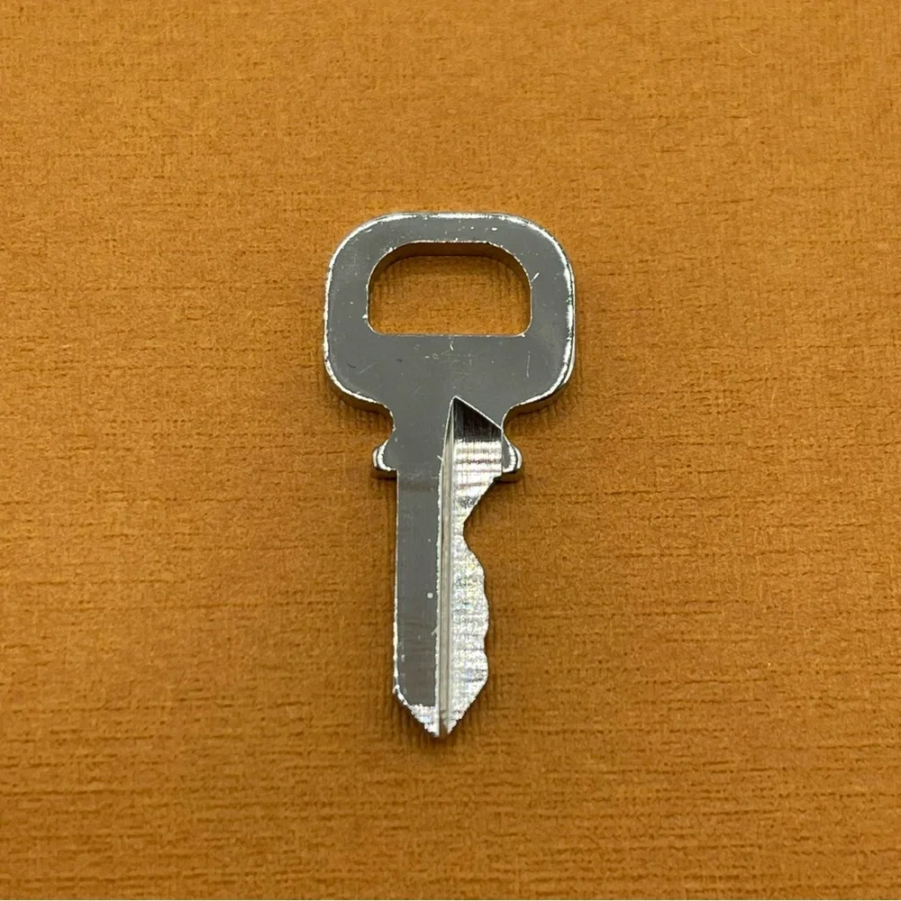 Louis Vuitton Silver Tone Cadena Key #311 For Speedy Alma Lock LV - Picture 5 of 10